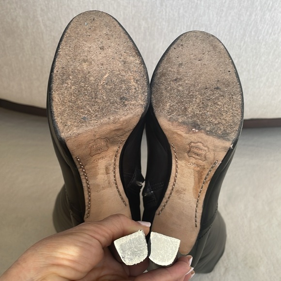 MICHAEL KORS BLACK LEATHER  PLATFORM BOOTS, 5 1/2 M - Picture 7 of 10